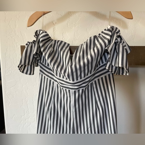 Privy| Nautical Pinstriped Strapless Jumpsuit in Cropped Wide Leg•••Size Large - Picture 7 of 15